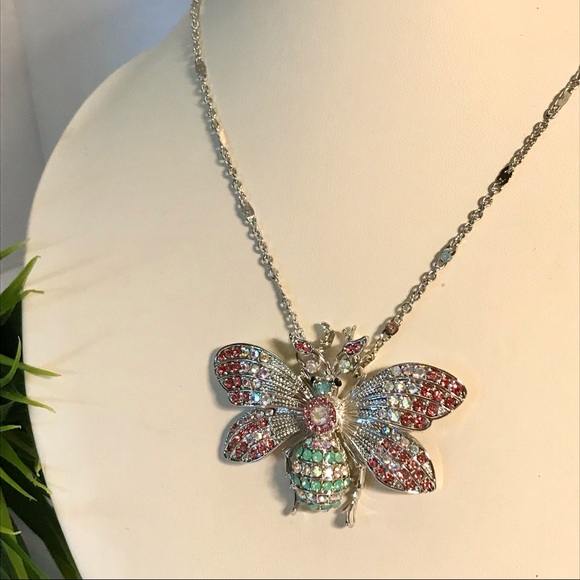 Beautiful Crystal Rhinestone Silver Tone Butterfly Necklace - Picture 3 of 7